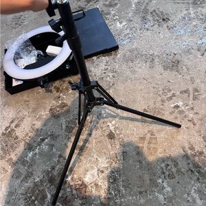 Professional Black Tripod with Ring Light